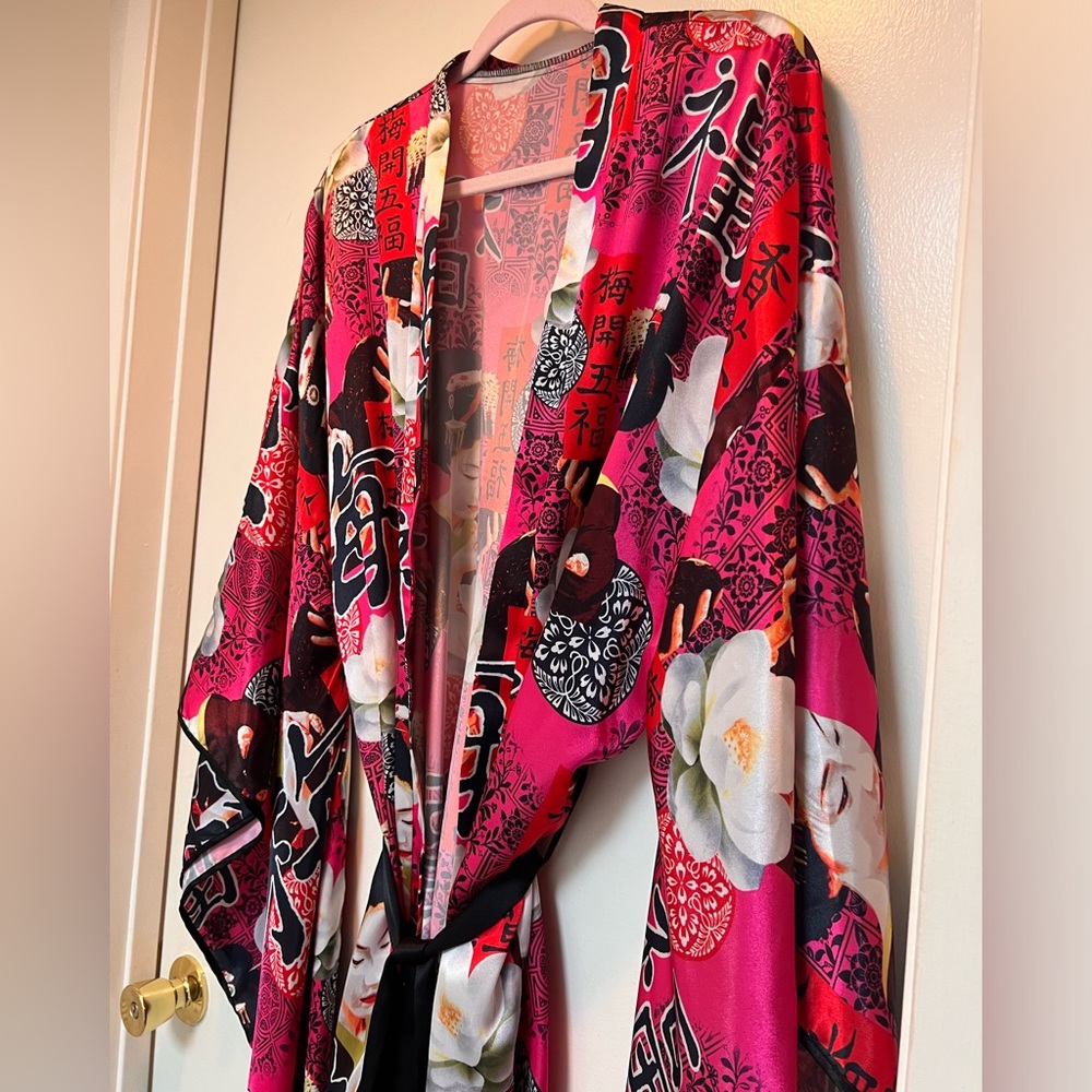 Women’s Vintage pink Kimono!! Beautiful! - Picture 5 of 15